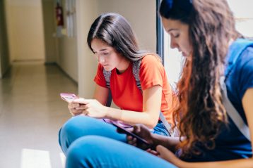 smartphone a scuola divieti non rispettati