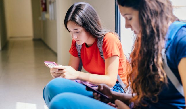 smartphone a scuola divieti non rispettati