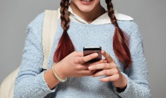 smartphone a scuola divieti studenti non rispettati