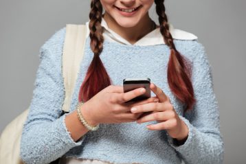 smartphone a scuola divieti studenti non rispettati
