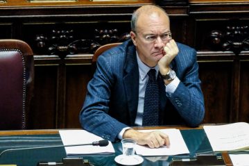 docenti italiani valditara risponde alla famiglia finlandese