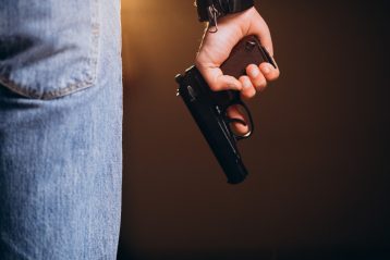 bambino spara alla maestra negli usa