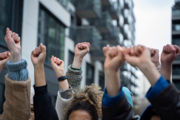 studenti protestano contro il governo intervista