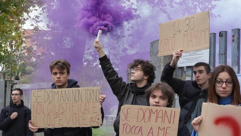 Per Giulia e per tutte le donne vittime di violenza, studenti si oppongono al minuto di silenzio: ‘Siamo il grido di chi non c’è più’