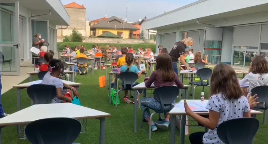 Scuola natura, robotica e distanziamento il primo giorno di scuola all