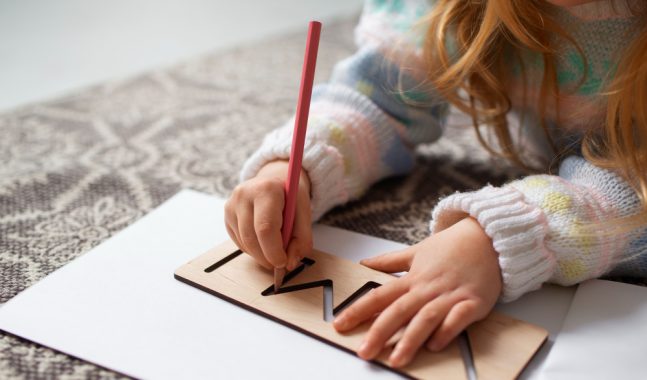 Scrivere a mano fa bene al cervello - Tuttoscuola